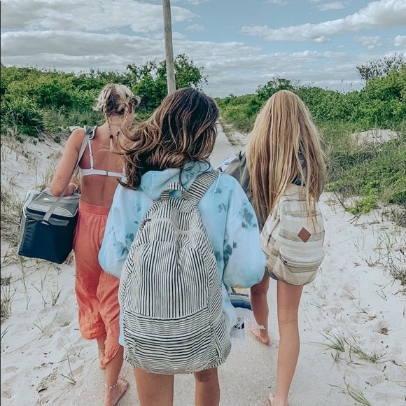 Meet your Posher, Nicole - Picture 1 of 1